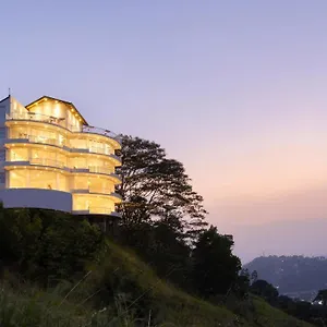 The Summit Hotell