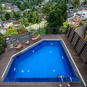 Queens Mount Ridge Hotel