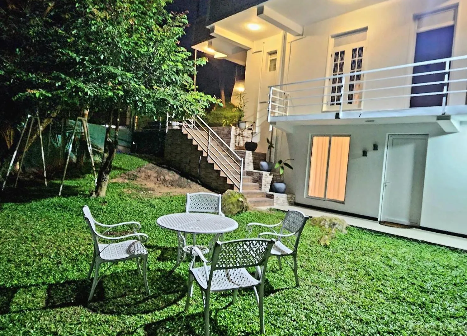 Cozy Cove Kandy Bed & Breakfast
