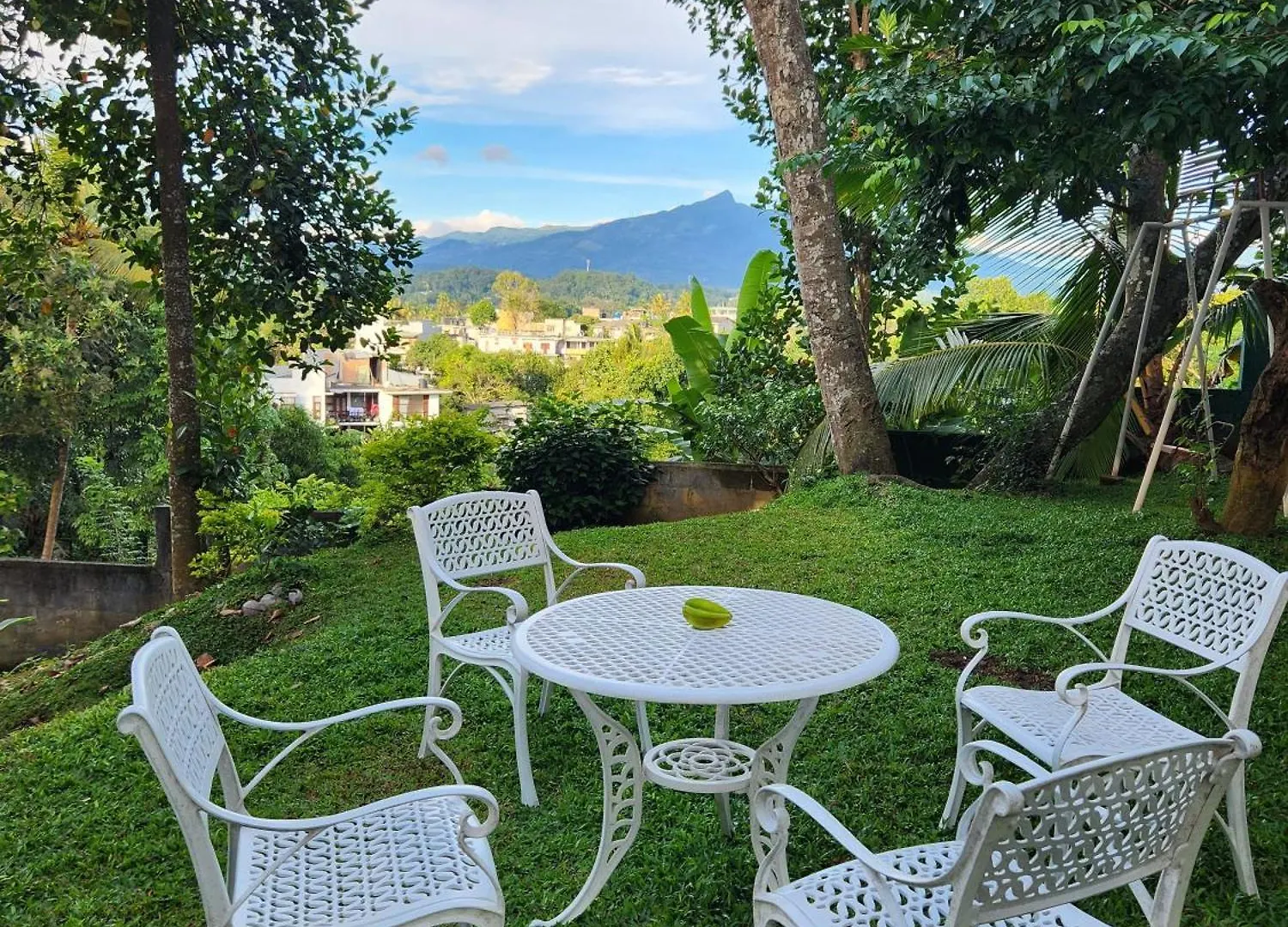 Cozy Cove Kandy Bed & Breakfast